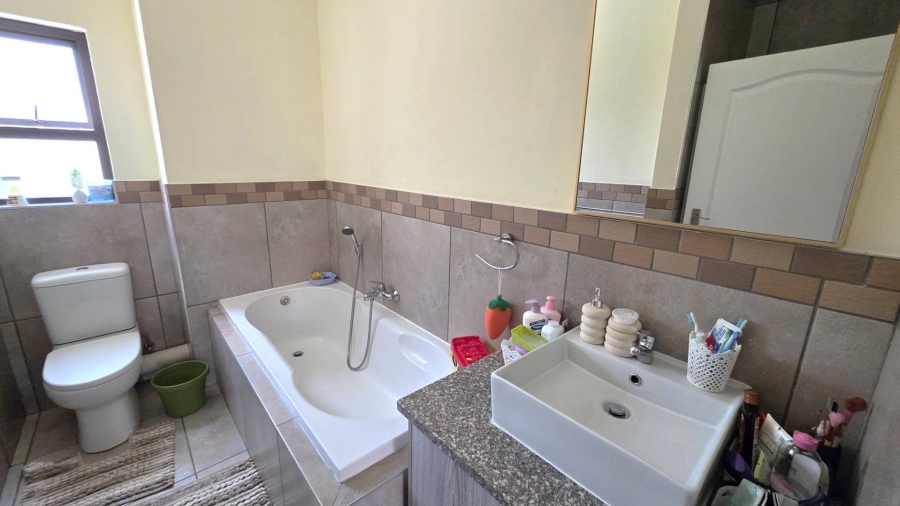 To Let 1 Bedroom Property for Rent in Melodie North West